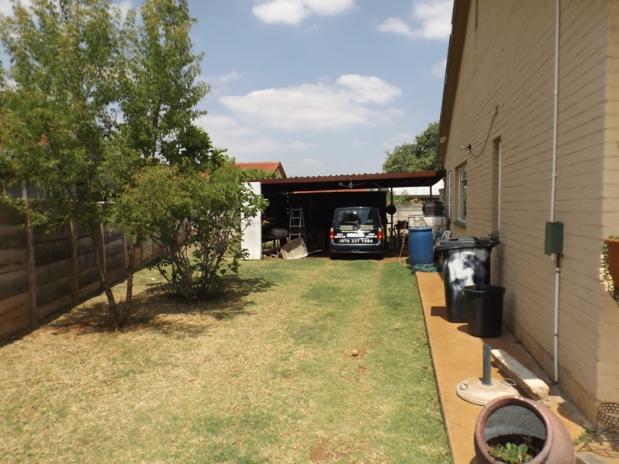 3 Bedroom Property for Sale in Strubenvale Gauteng