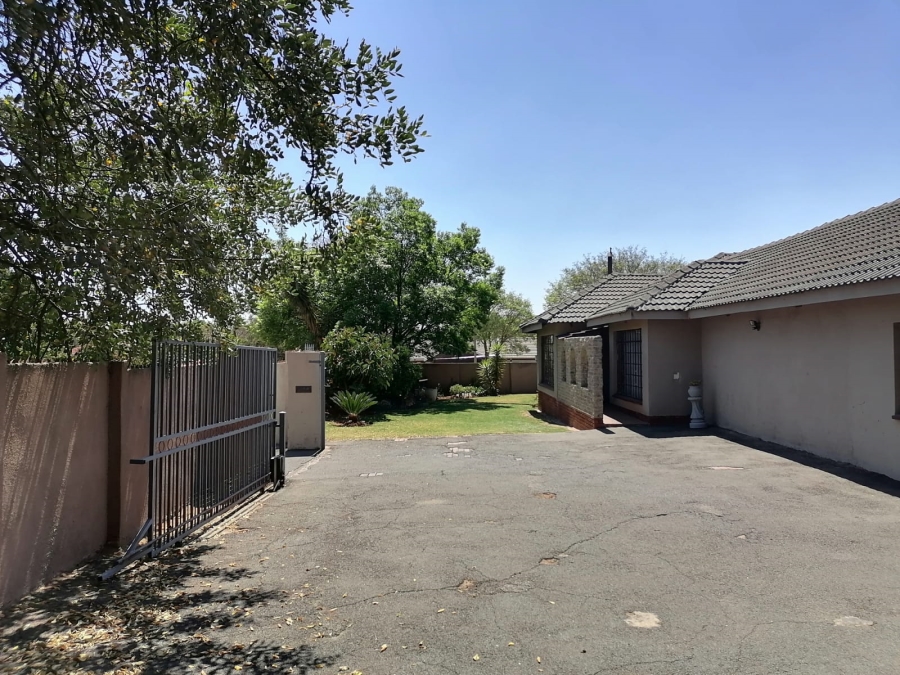 4 Bedroom Property for Sale in Birchleigh North Gauteng