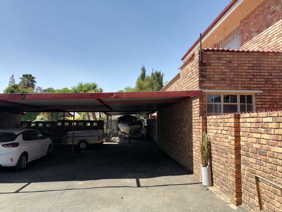 4 Bedroom Property for Sale in Birchleigh North Gauteng