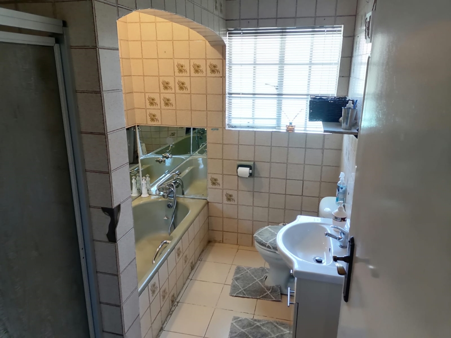 4 Bedroom Property for Sale in Birchleigh North Gauteng