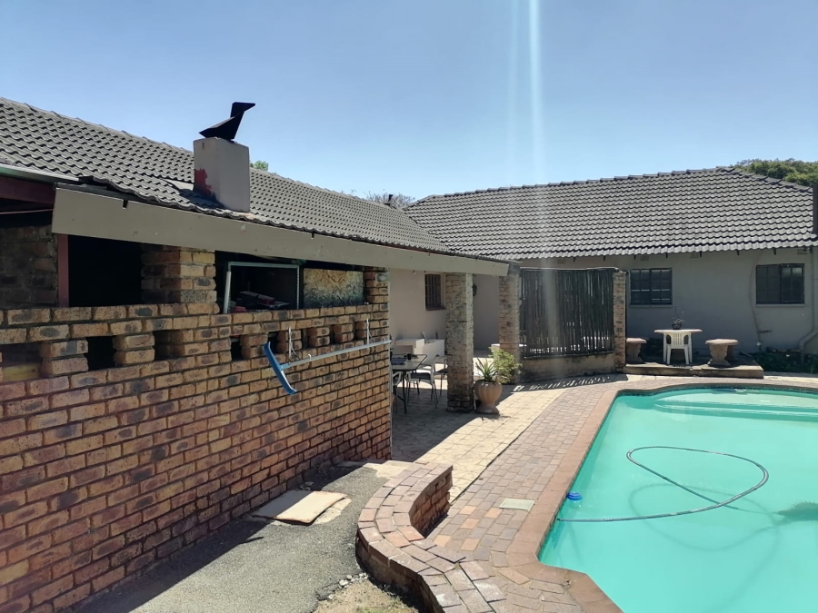 4 Bedroom Property for Sale in Birchleigh North Gauteng