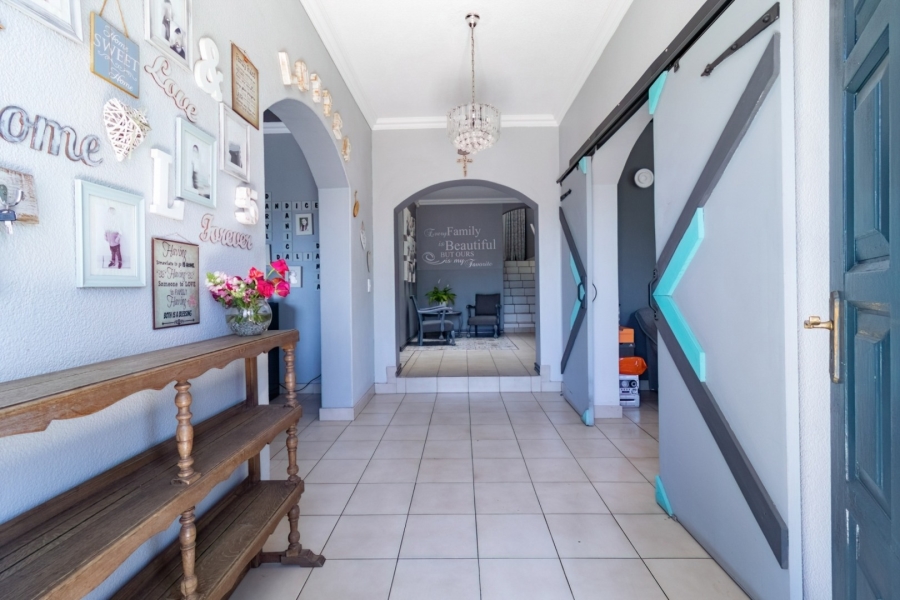 5 Bedroom Property for Sale in The Hill Gauteng