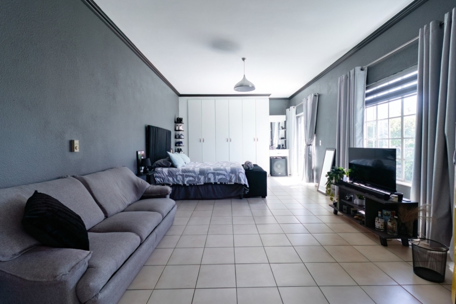 5 Bedroom Property for Sale in The Hill Gauteng