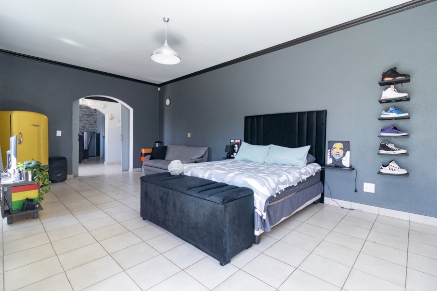 5 Bedroom Property for Sale in The Hill Gauteng