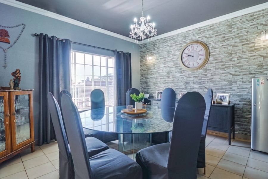 5 Bedroom Property for Sale in The Hill Gauteng