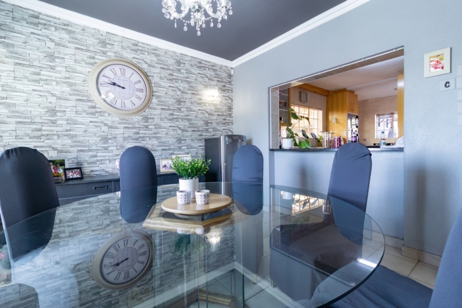 5 Bedroom Property for Sale in The Hill Gauteng
