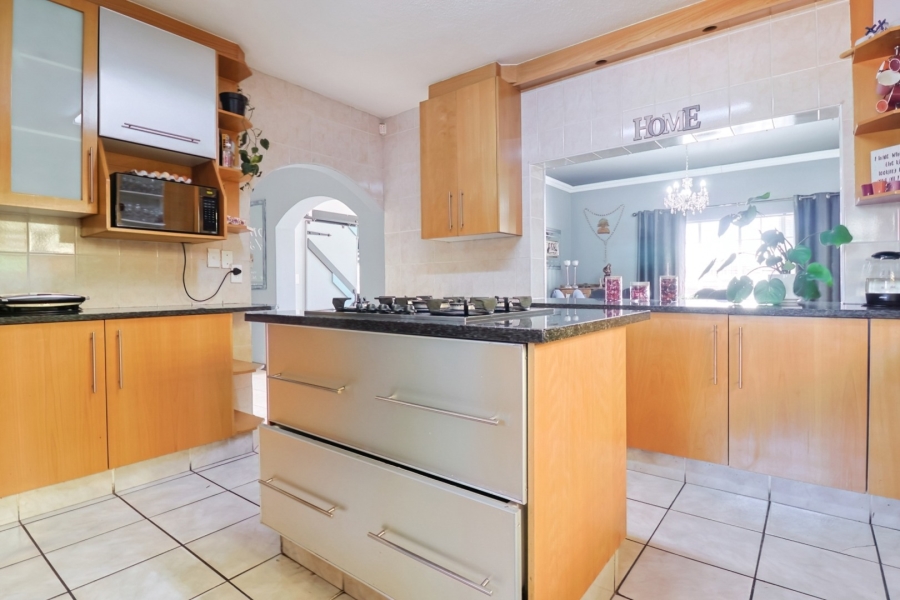 5 Bedroom Property for Sale in The Hill Gauteng