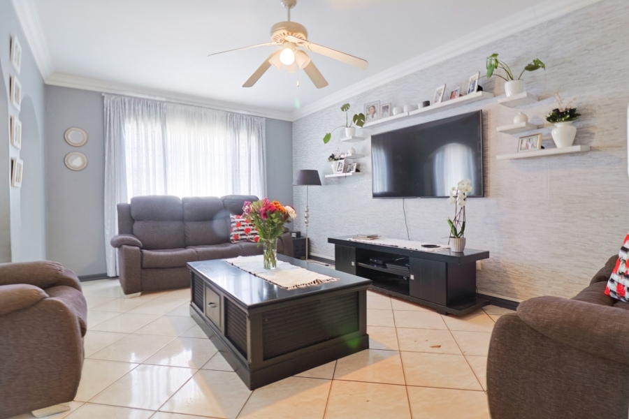5 Bedroom Property for Sale in The Hill Gauteng