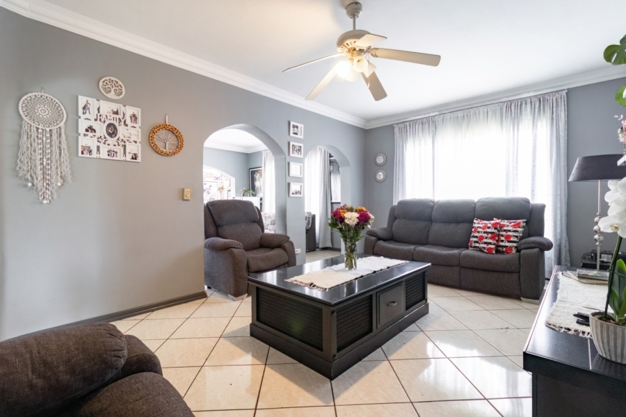 5 Bedroom Property for Sale in The Hill Gauteng