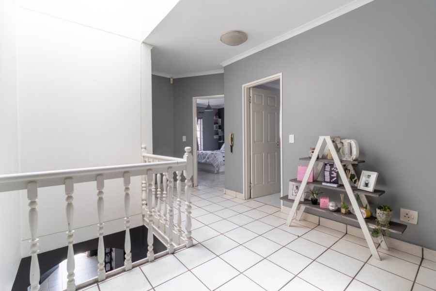 5 Bedroom Property for Sale in The Hill Gauteng