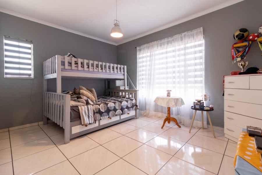 5 Bedroom Property for Sale in The Hill Gauteng