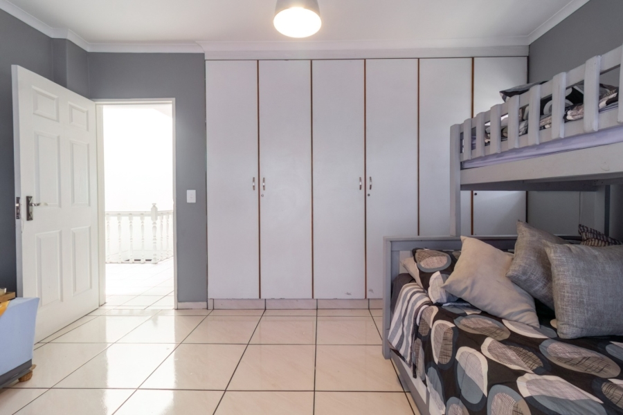 5 Bedroom Property for Sale in The Hill Gauteng