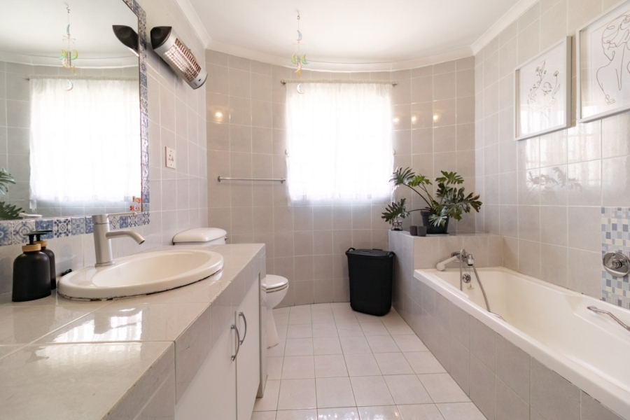 5 Bedroom Property for Sale in The Hill Gauteng
