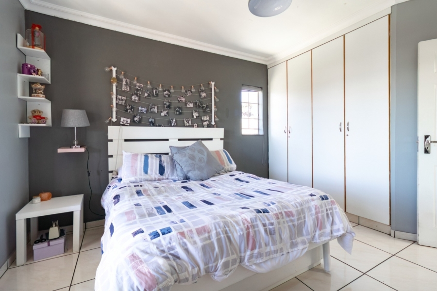 5 Bedroom Property for Sale in The Hill Gauteng