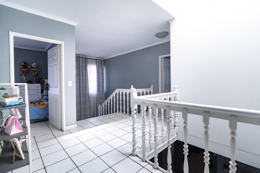 5 Bedroom Property for Sale in The Hill Gauteng