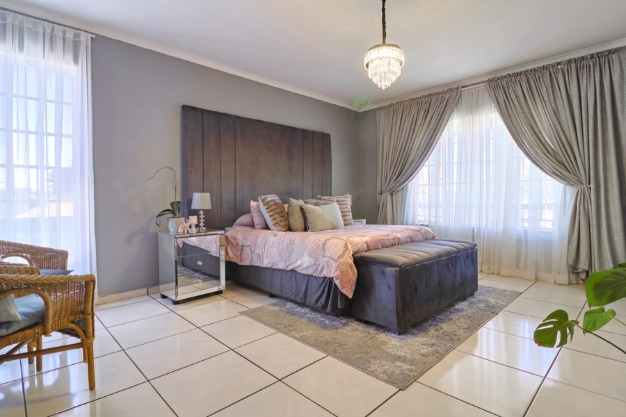 5 Bedroom Property for Sale in The Hill Gauteng