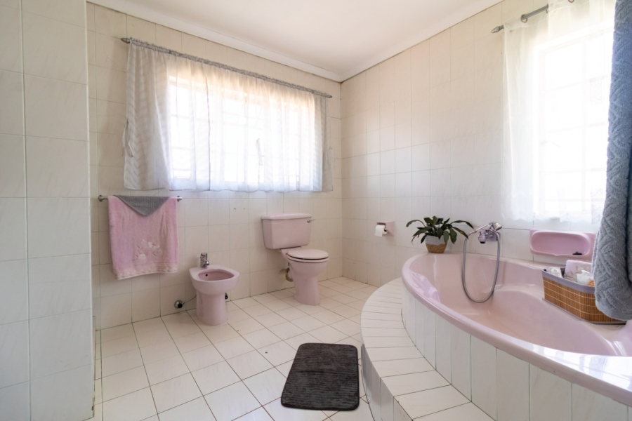 5 Bedroom Property for Sale in The Hill Gauteng