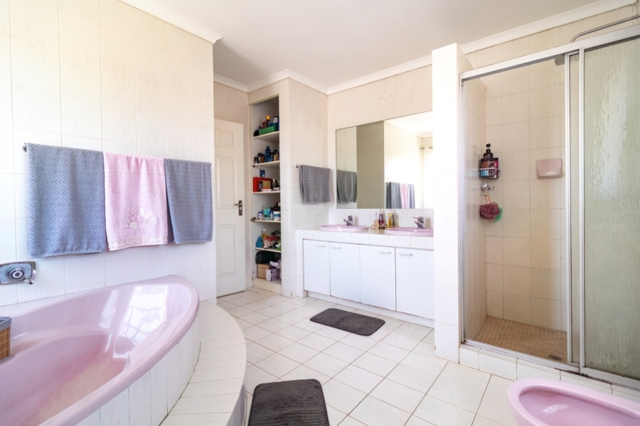 5 Bedroom Property for Sale in The Hill Gauteng