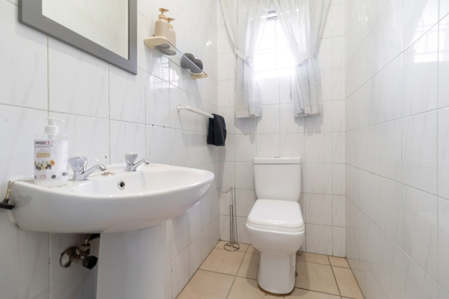 5 Bedroom Property for Sale in The Hill Gauteng