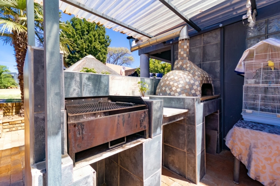 5 Bedroom Property for Sale in The Hill Gauteng