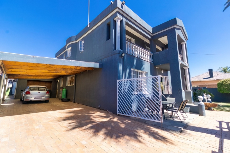 5 Bedroom Property for Sale in The Hill Gauteng