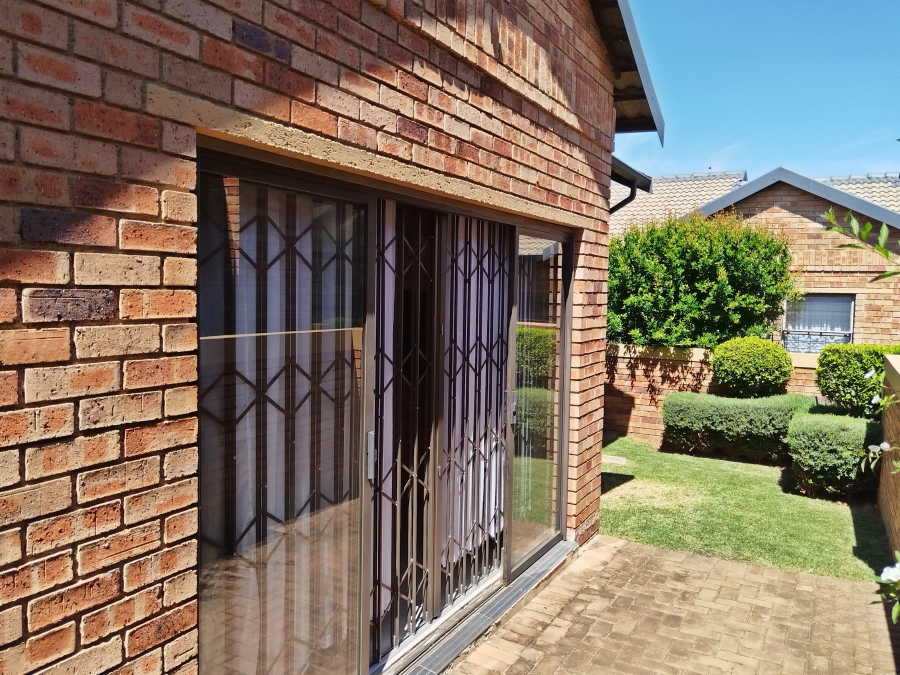2 Bedroom Property for Sale in Sugar Bush Estate Gauteng