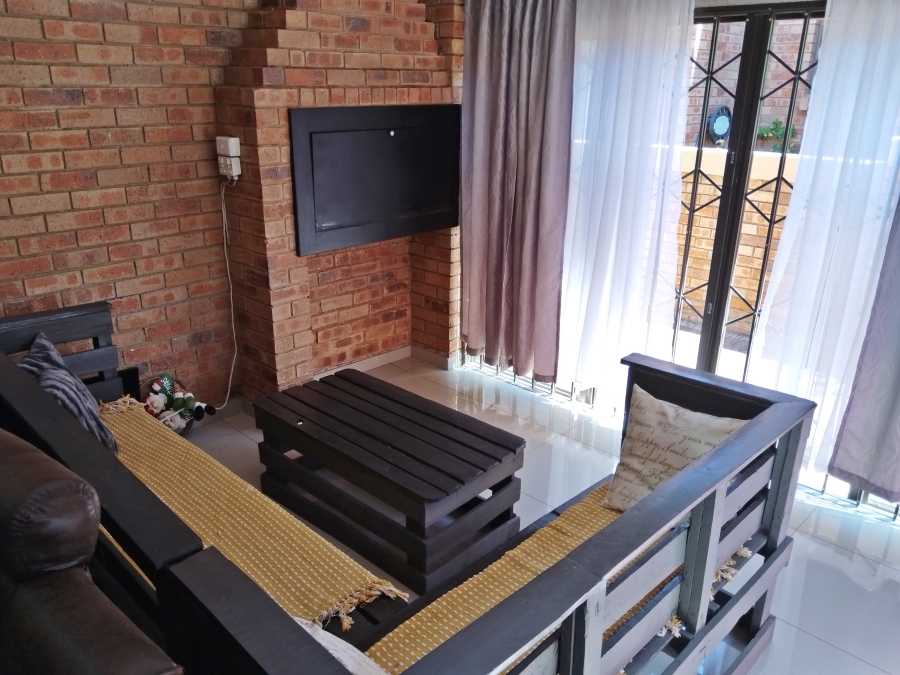 2 Bedroom Property for Sale in Sugar Bush Estate Gauteng
