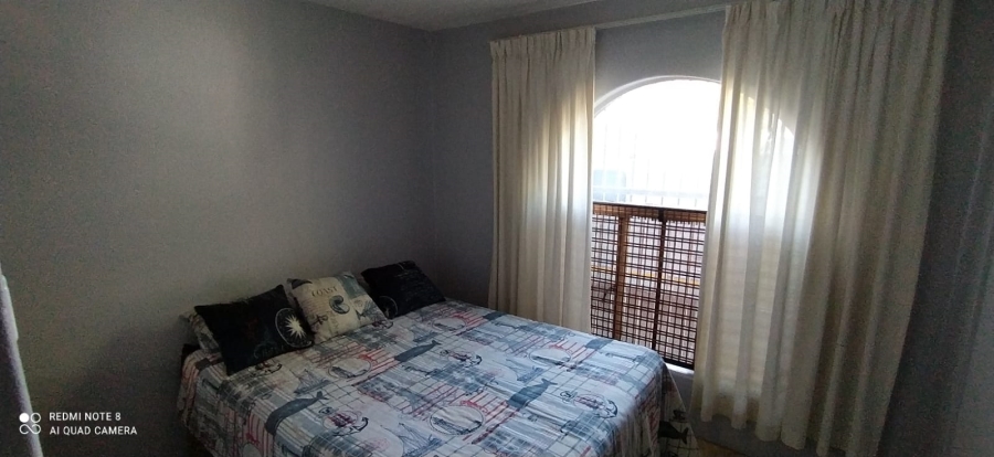 4 Bedroom Property for Sale in Mountain View Gauteng