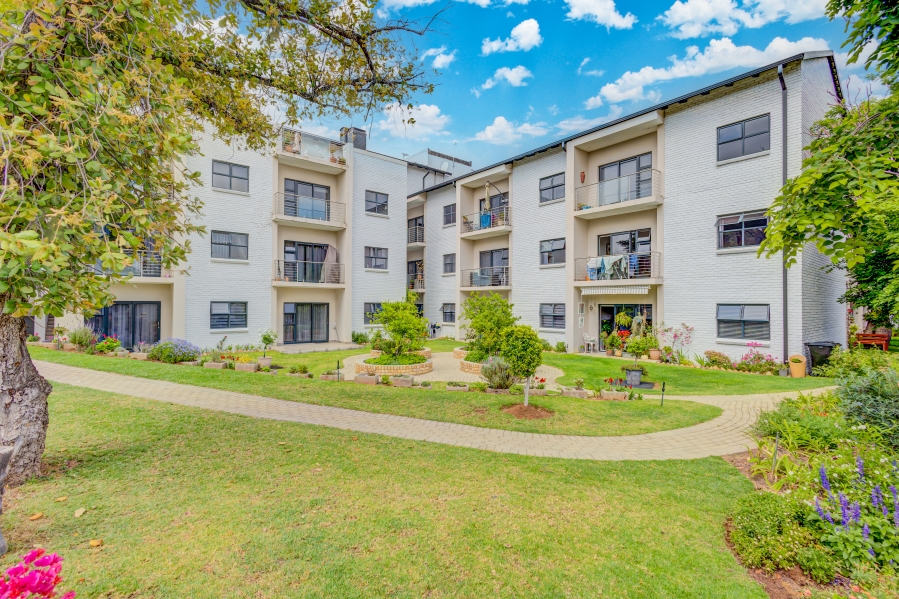 To Let 2 Bedroom Property for Rent in Beverley Gauteng