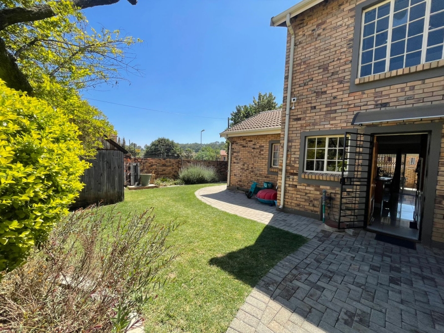 3 Bedroom Property for Sale in Wilgeheuwel Gauteng