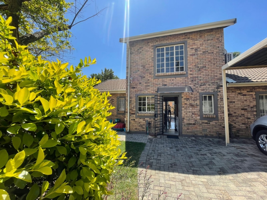 3 Bedroom Property for Sale in Wilgeheuwel Gauteng