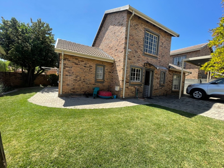 3 Bedroom Property for Sale in Wilgeheuwel Gauteng