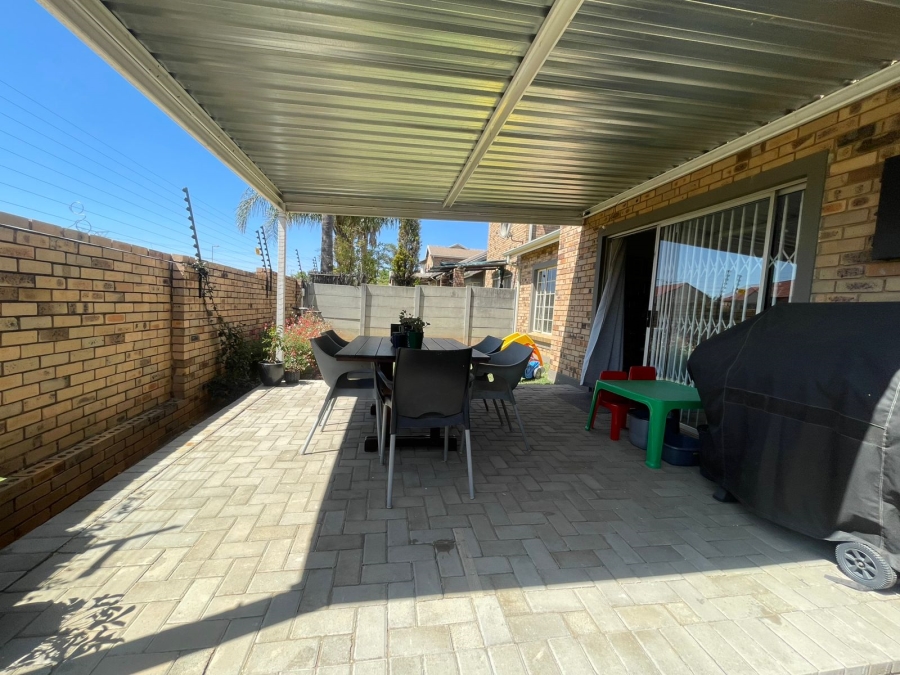 3 Bedroom Property for Sale in Wilgeheuwel Gauteng
