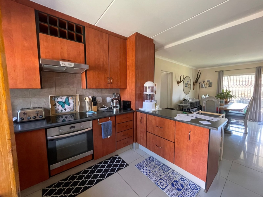 3 Bedroom Property for Sale in Wilgeheuwel Gauteng