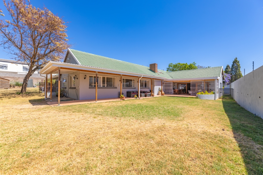 7 Bedroom Property for Sale in Bryanston Gauteng