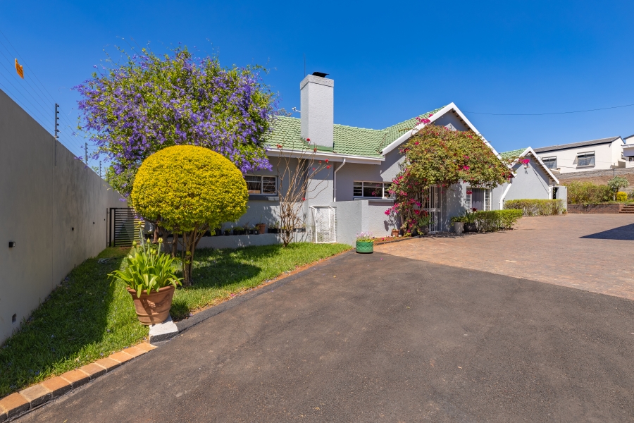 7 Bedroom Property for Sale in Bryanston Gauteng