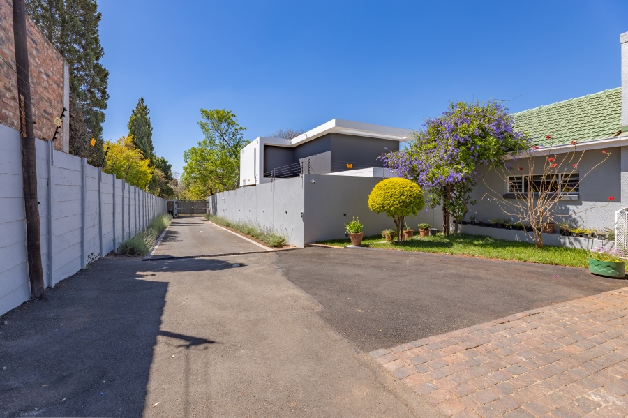 7 Bedroom Property for Sale in Bryanston Gauteng