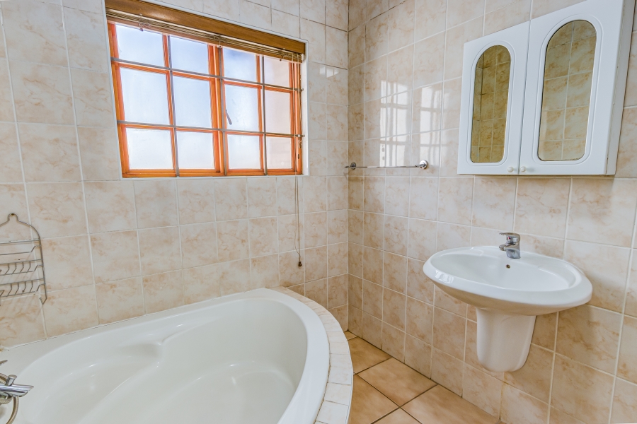 To Let 3 Bedroom Property for Rent in Kyalami Hills Gauteng
