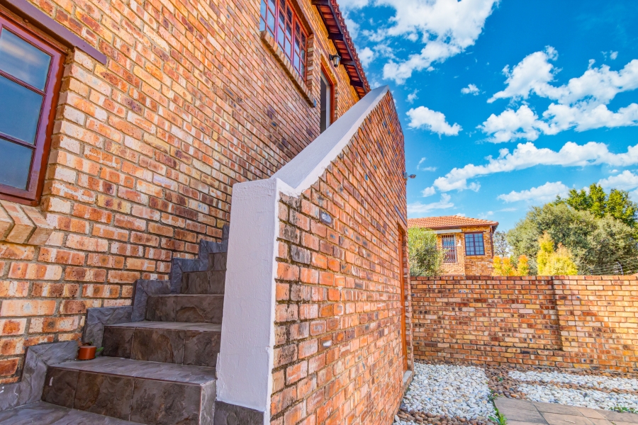 To Let 3 Bedroom Property for Rent in Kyalami Hills Gauteng