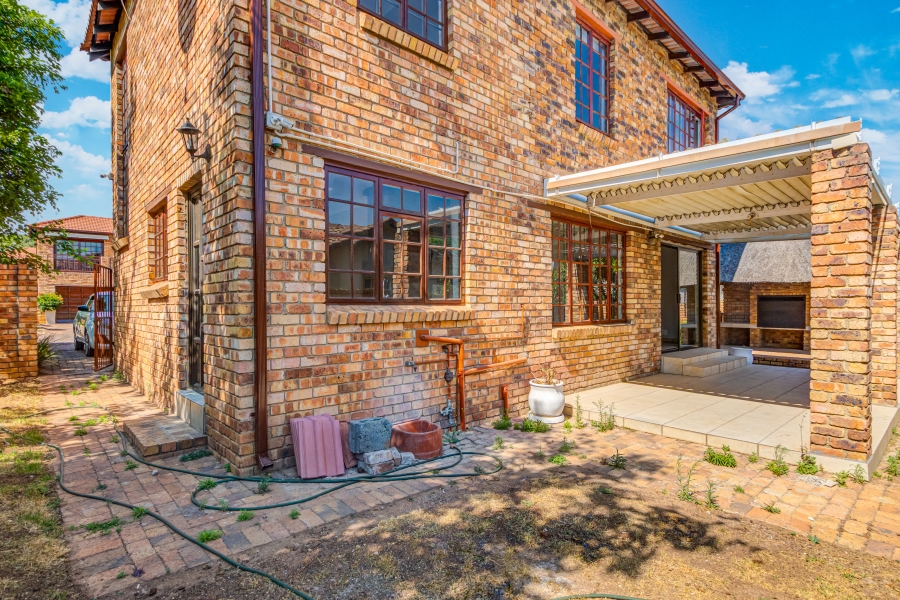 To Let 3 Bedroom Property for Rent in Kyalami Hills Gauteng
