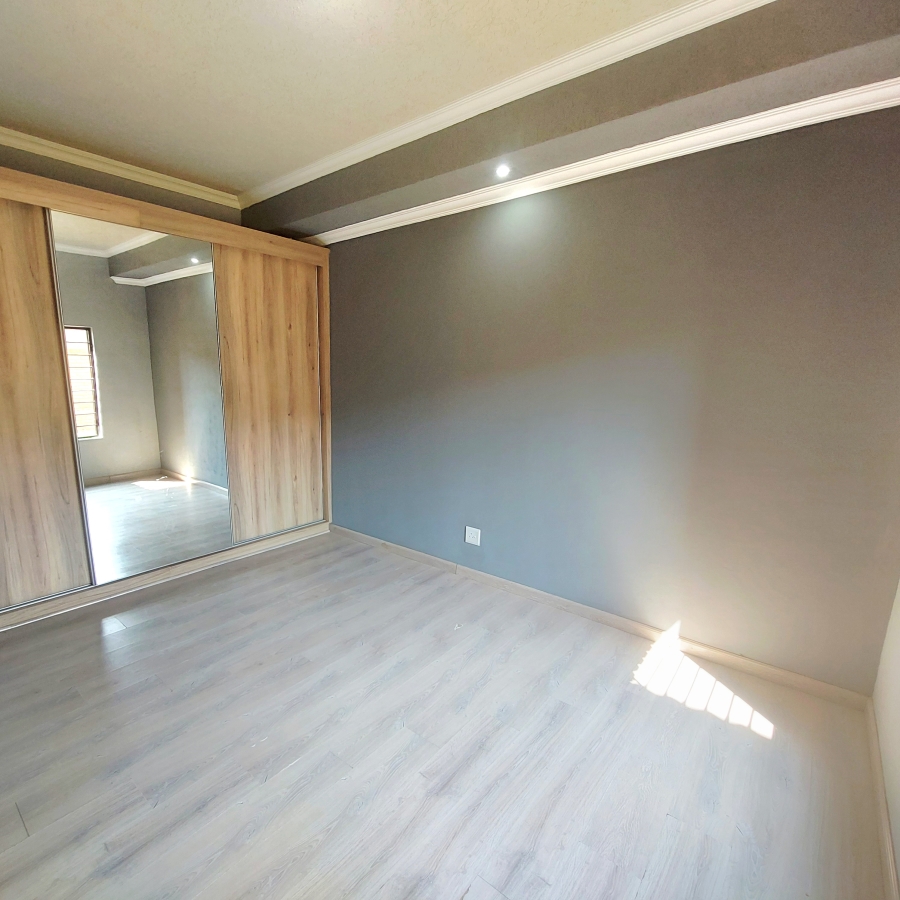 2 Bedroom Property for Sale in Ravenswood Gauteng