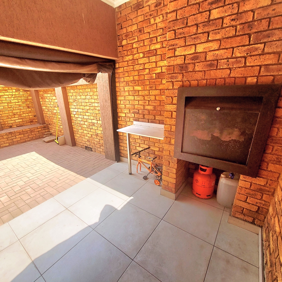 2 Bedroom Property for Sale in Ravenswood Gauteng