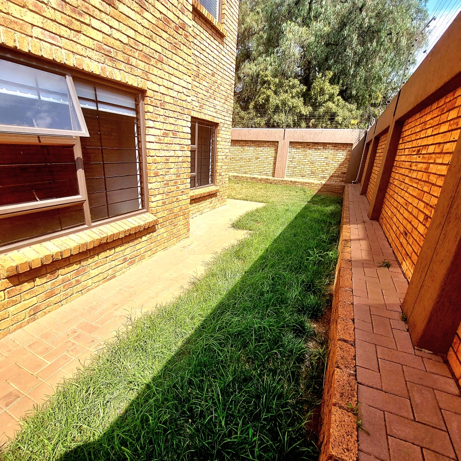 2 Bedroom Property for Sale in Ravenswood Gauteng