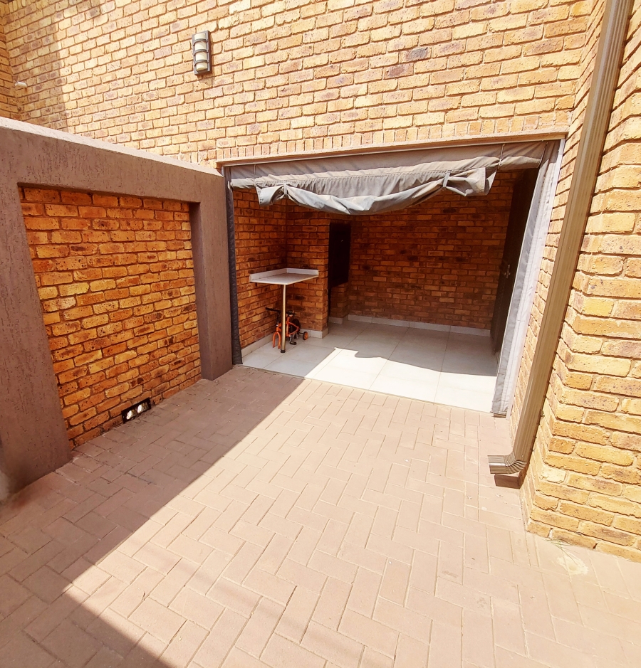 2 Bedroom Property for Sale in Ravenswood Gauteng