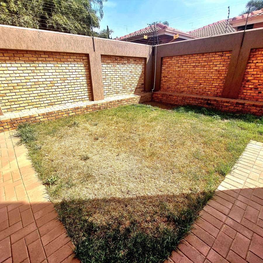 2 Bedroom Property for Sale in Ravenswood Gauteng