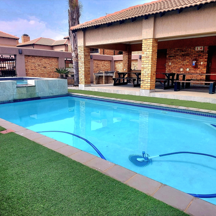 2 Bedroom Property for Sale in Ravenswood Gauteng