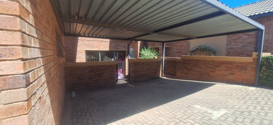 2 Bedroom Property for Sale in Sugar Bush Estate Gauteng