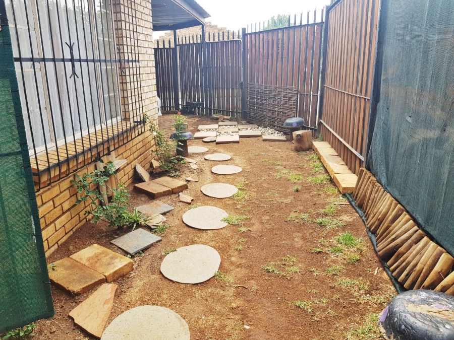 2 Bedroom Property for Sale in Greenhills Gauteng