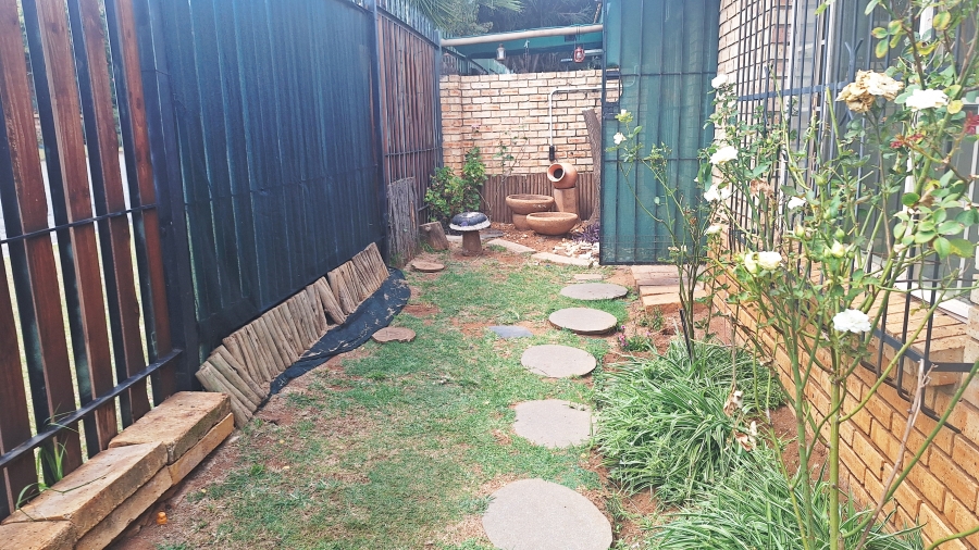 2 Bedroom Property for Sale in Greenhills Gauteng