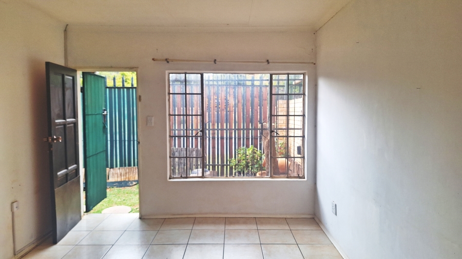 2 Bedroom Property for Sale in Greenhills Gauteng